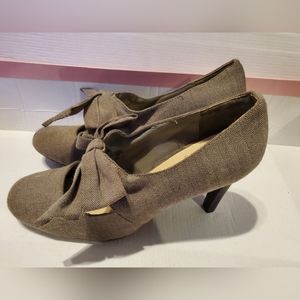 AM by Ann Marino Bow Heels